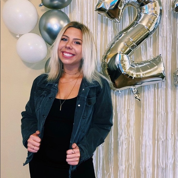 Meet your Posher, Ashlee - Picture 1 of 1